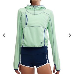 Free People Movement On The Run Lightweight Pullover Size Large NWT